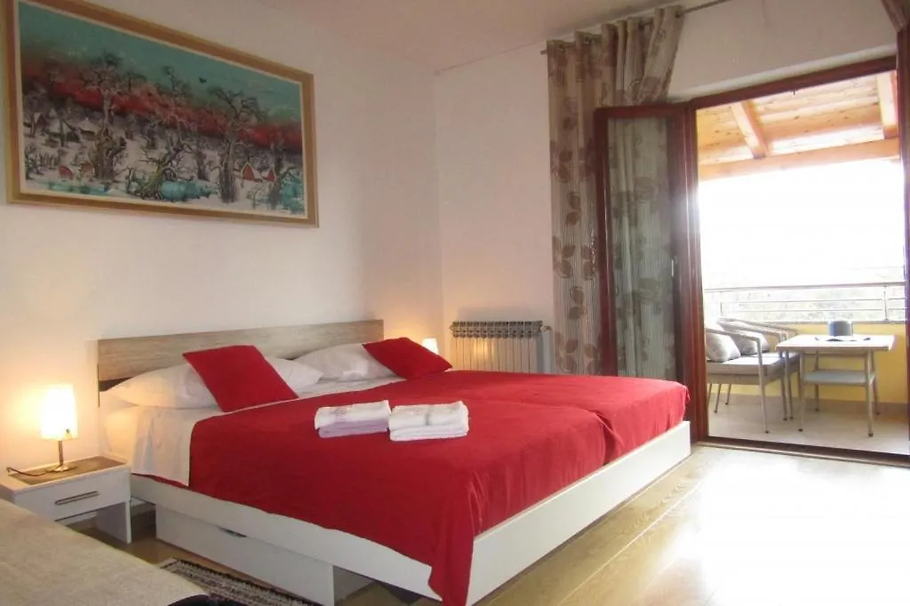 Apartment In Roc With Balcony, Air Conditioning, Wifi, Washing Machine 克罗地亚